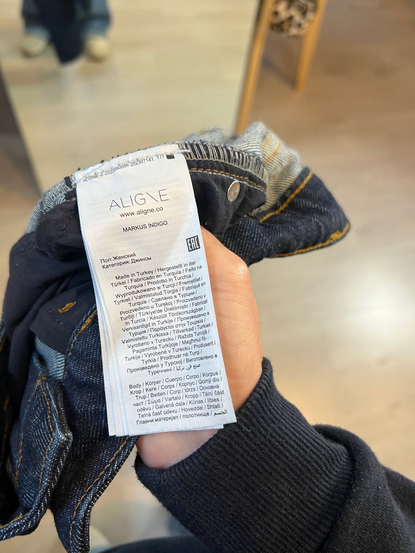 ALIGNE. Pantalón denim oscuro