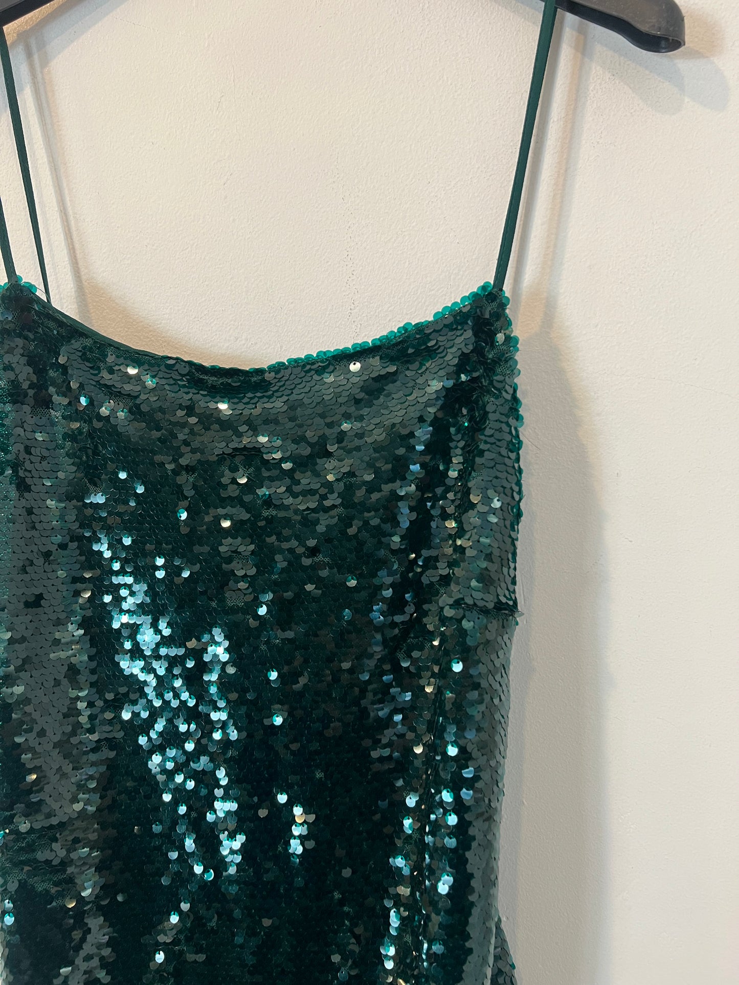 ZARA. Vestido corto lentejeulas