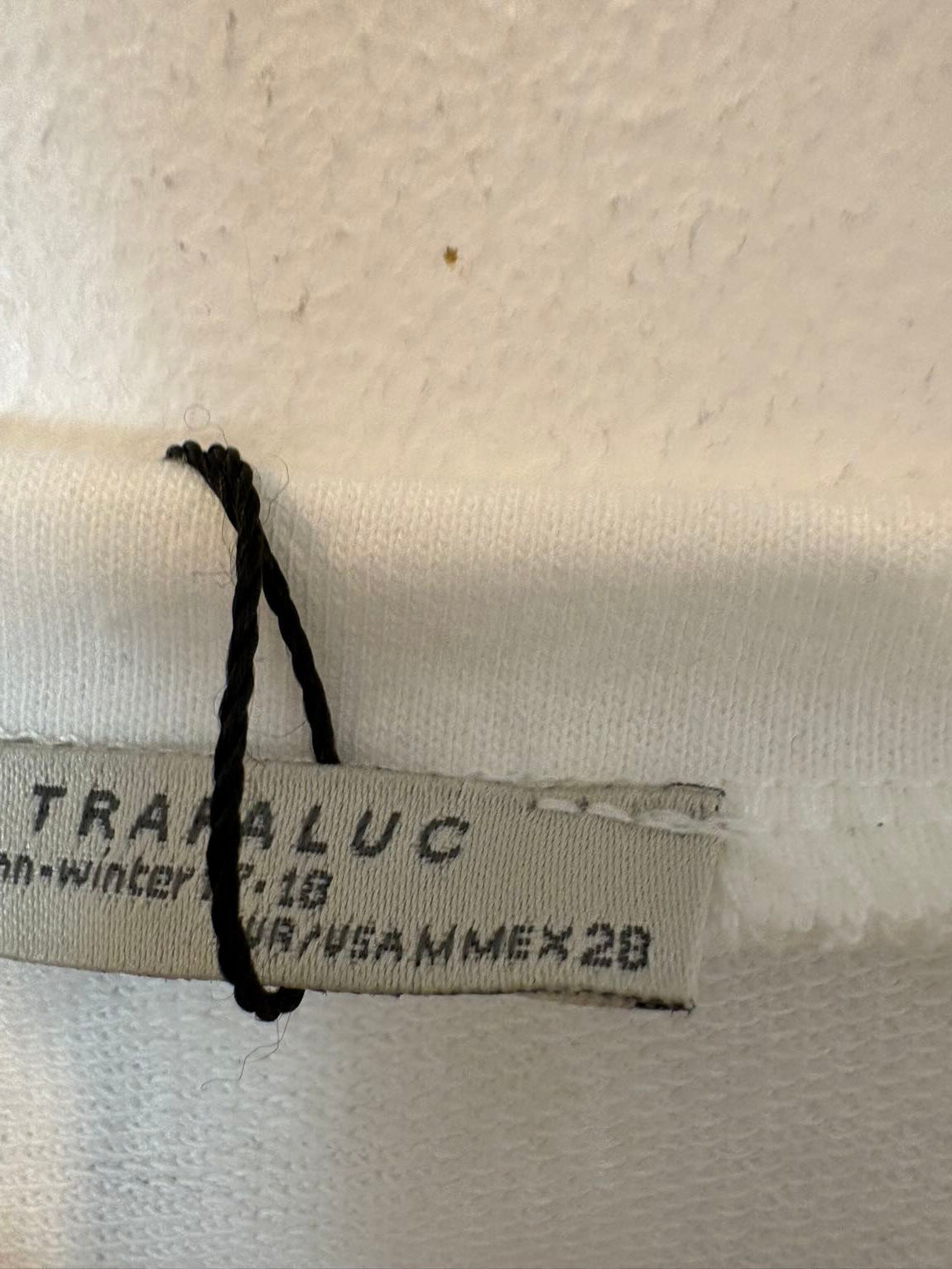 ZARA. Vestido blanco flecos