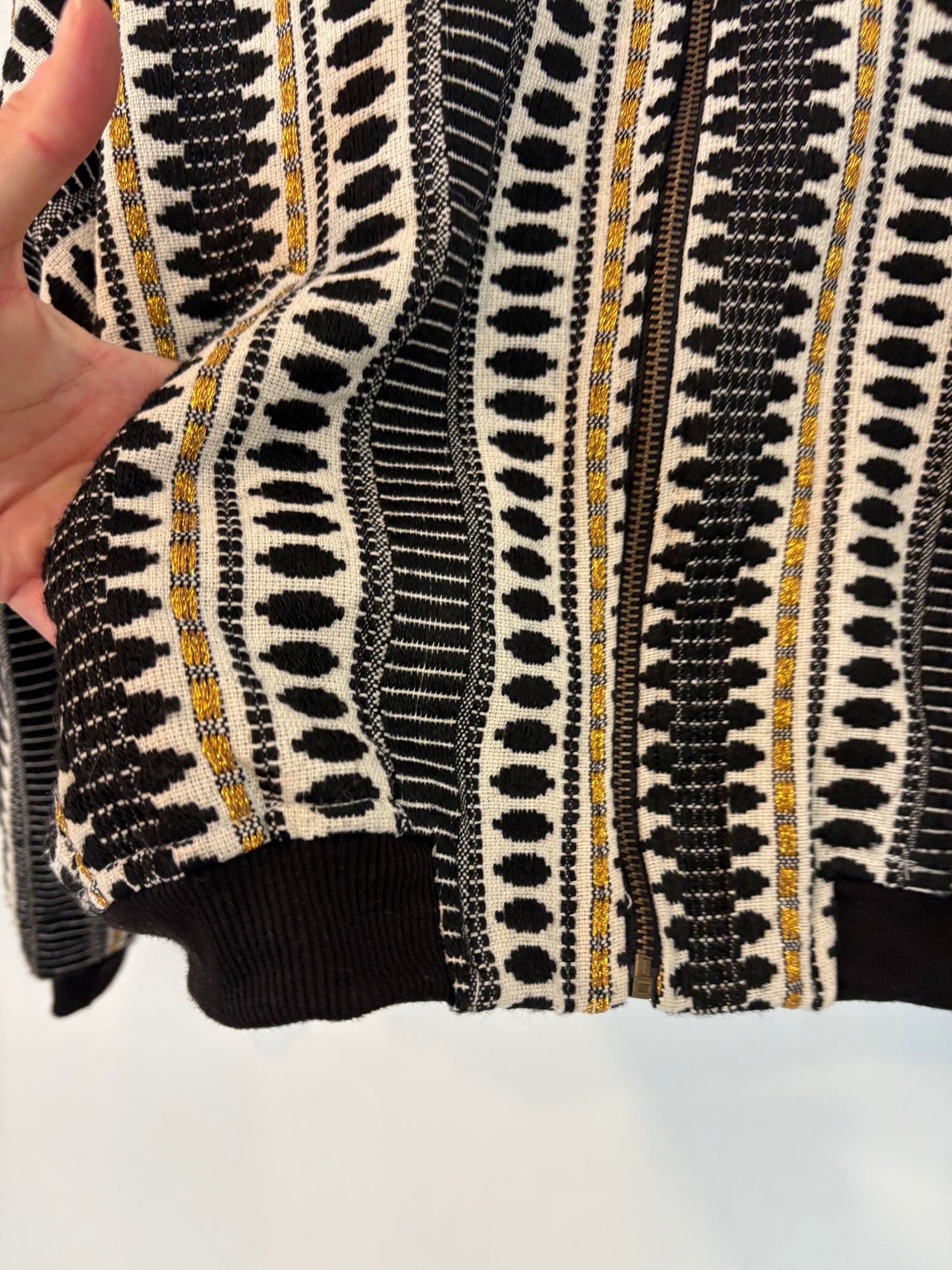 OTRAS. Conjunto bomber y bermuda textura. T S