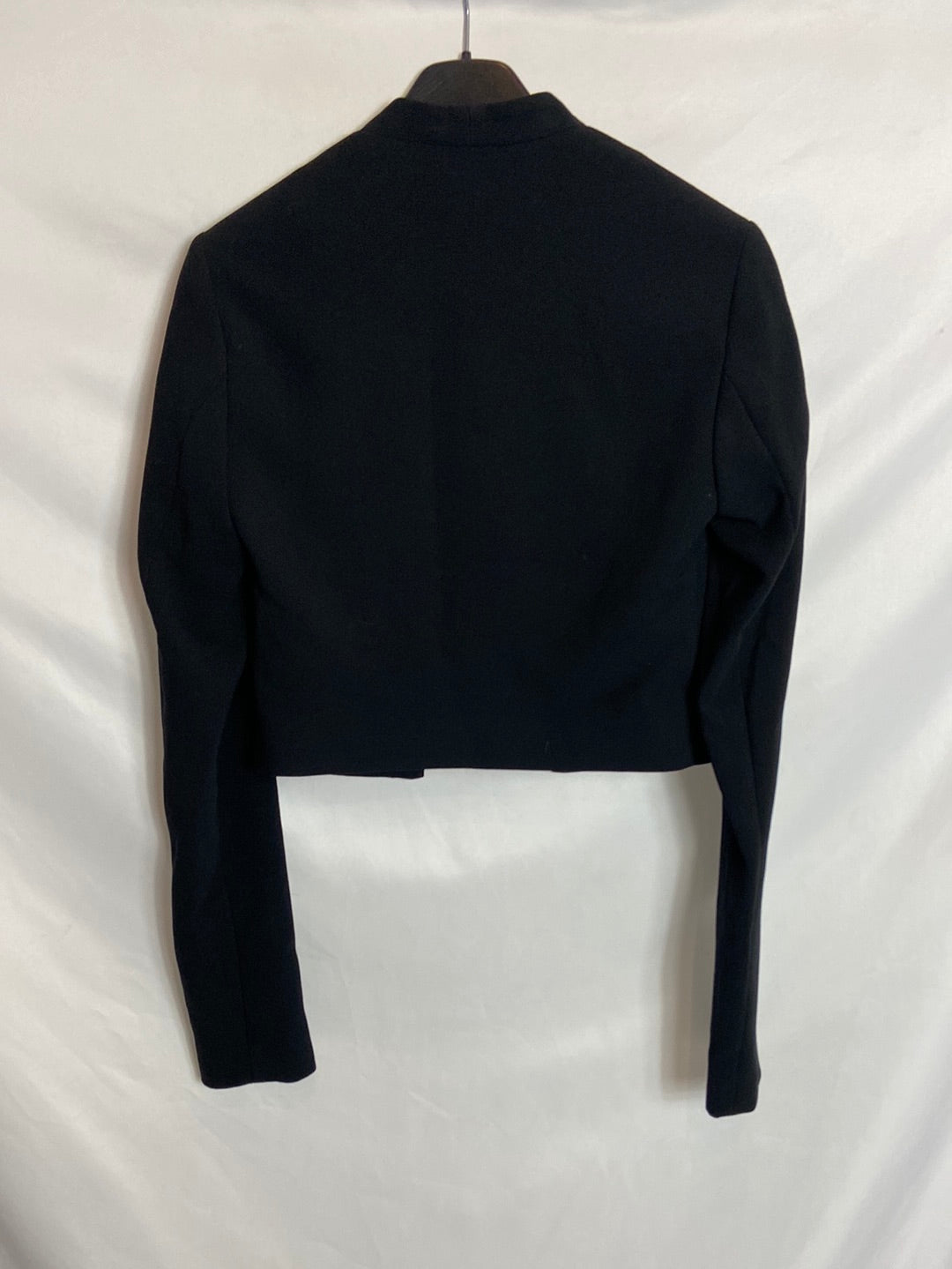 NEW LOOK. Blazer crop negra. T 6 (S)