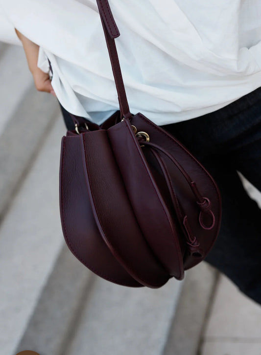 MICUIR. Bolso modelo Dinsum burdeos