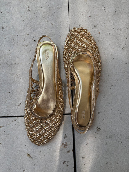 ZARA. Sandalias destalonadas. T 38