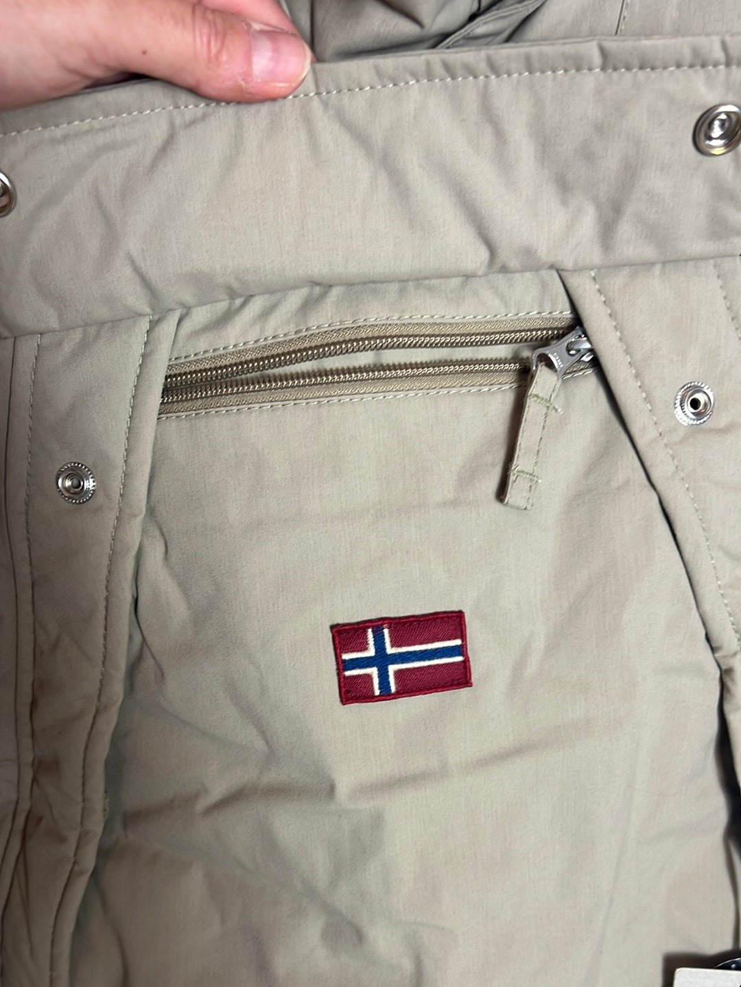 NAPAPIJRI. Abrigo beige bolsillo delantero. T L