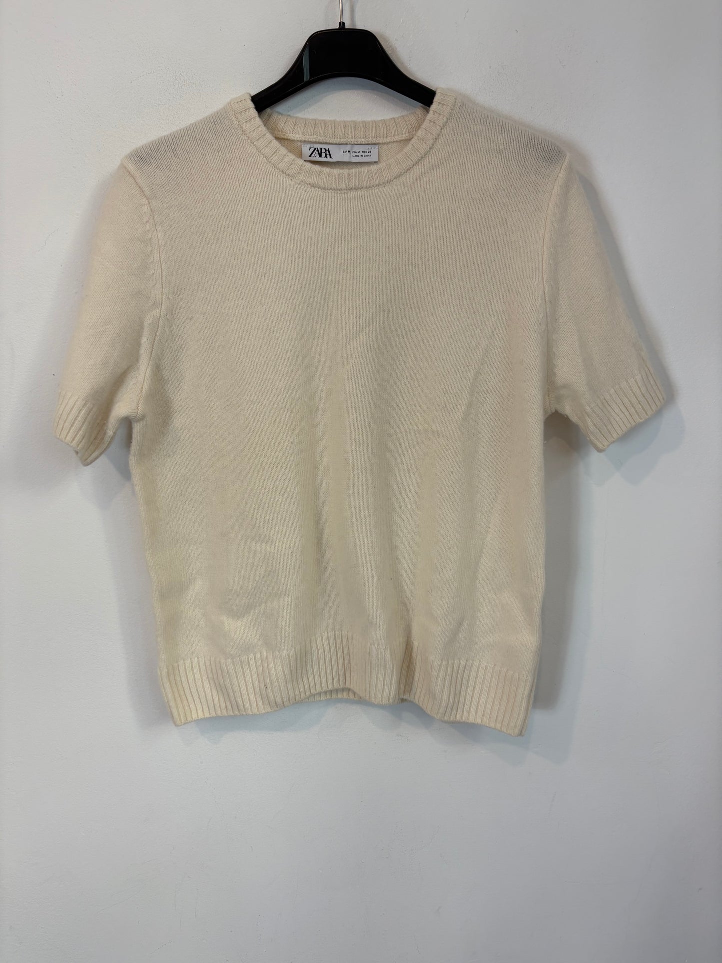 ZARA. Ecru knit top with wool. TM