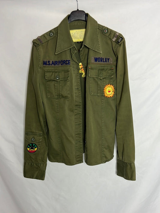 MISS SIXTY. Sobre camisa verde bordados. T L(S/M)