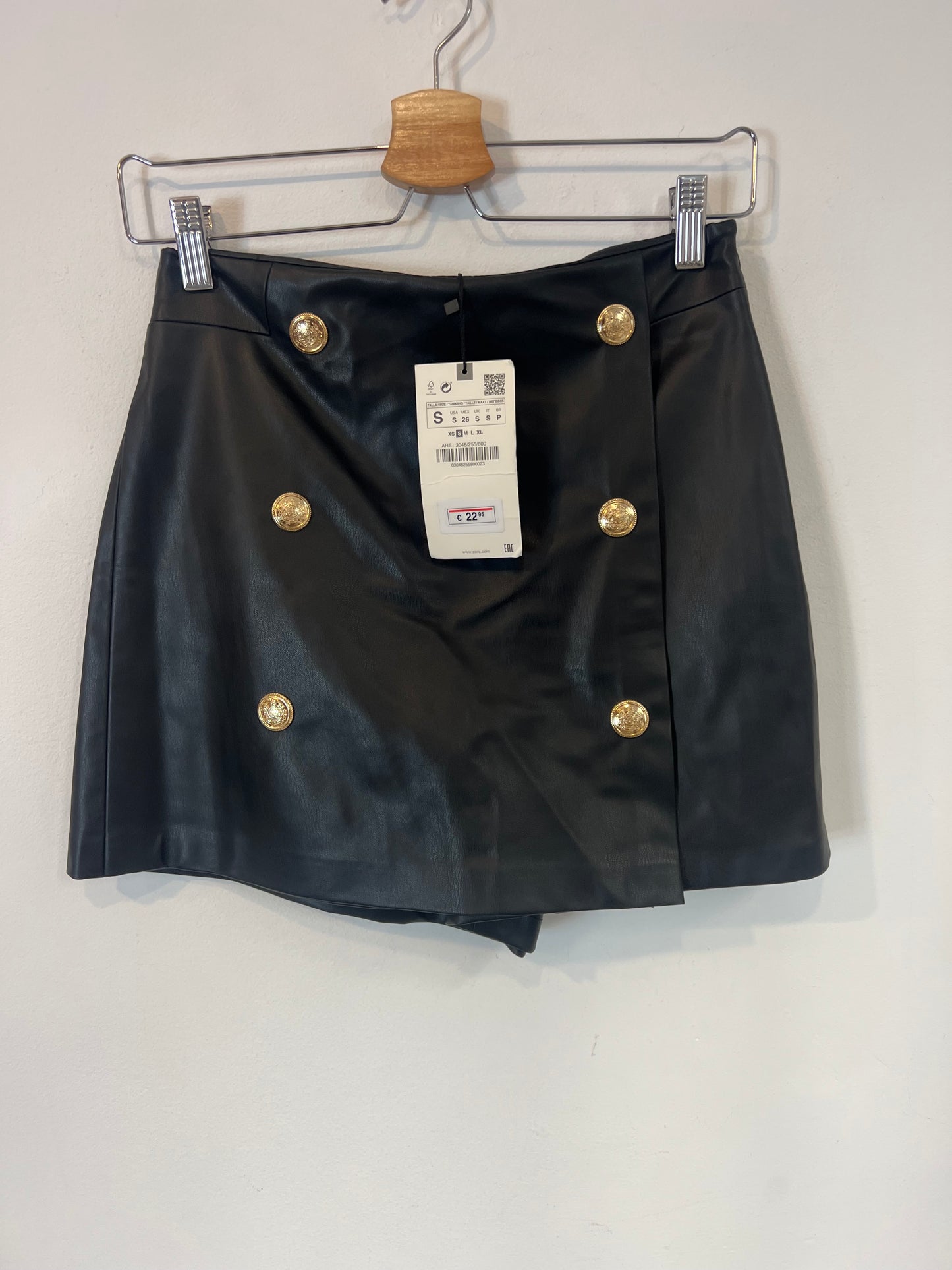 ZARA. falda/pantalón efecto piel T.s