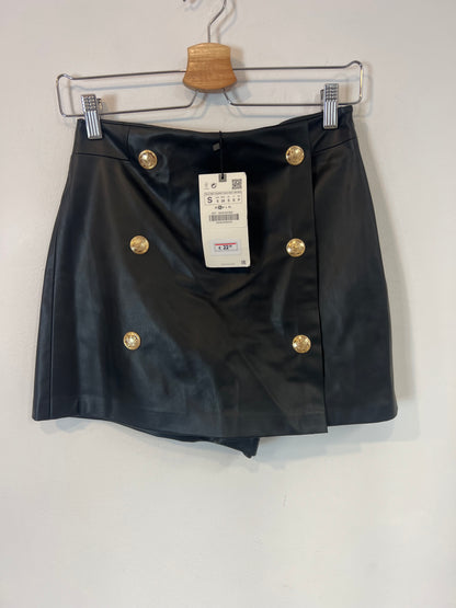 ZARA. falda/pantalón efecto piel T.s
