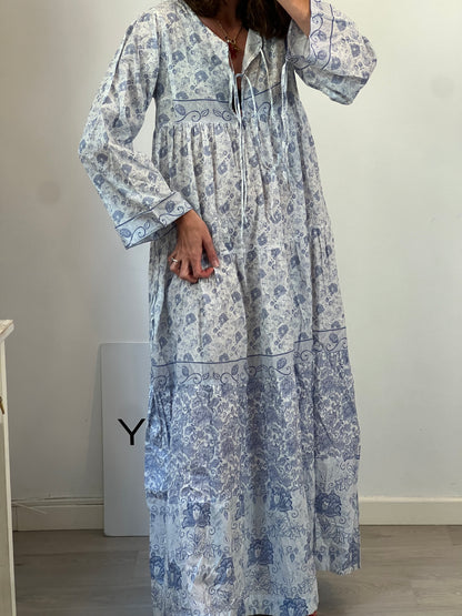 ZARA HOME. Vestido azul flores T.m