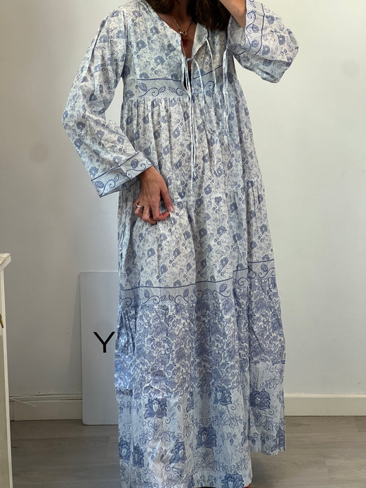 ZARA HOME. Vestido azul flores T.m