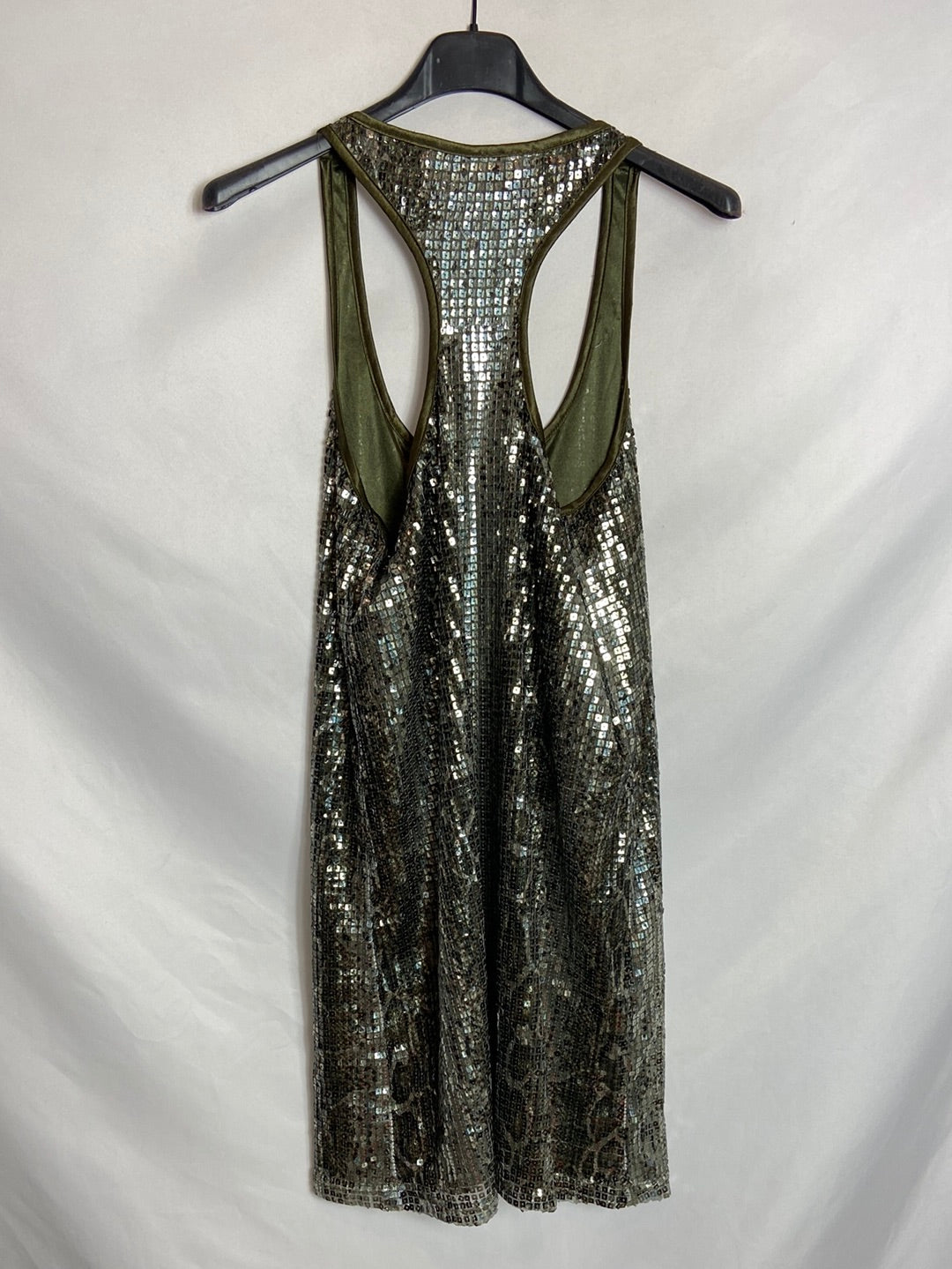 BERSHKA. Vestido lentejuelas verde T.M