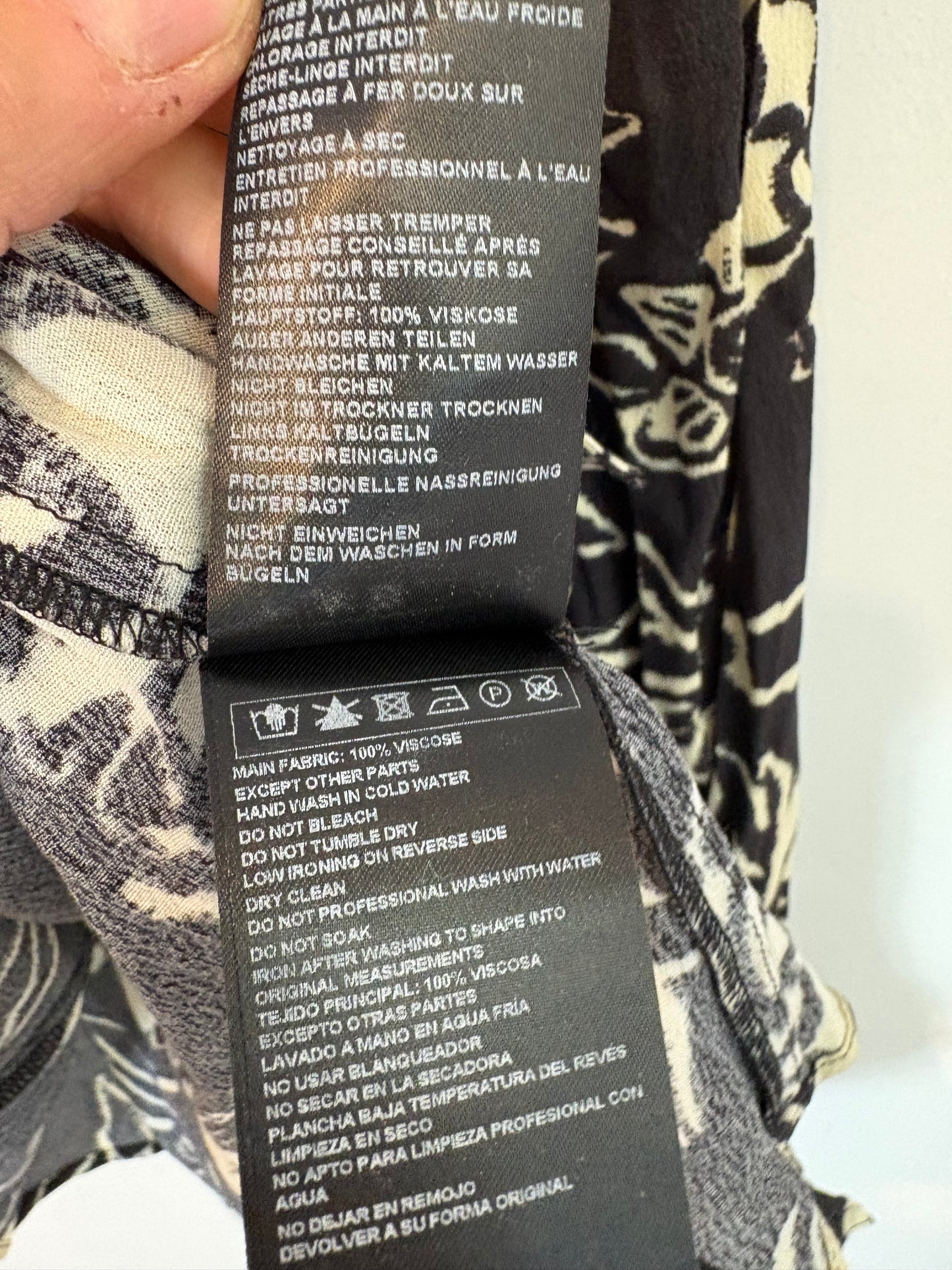 BA&SH. Blusa negra flores. T 1 (S)