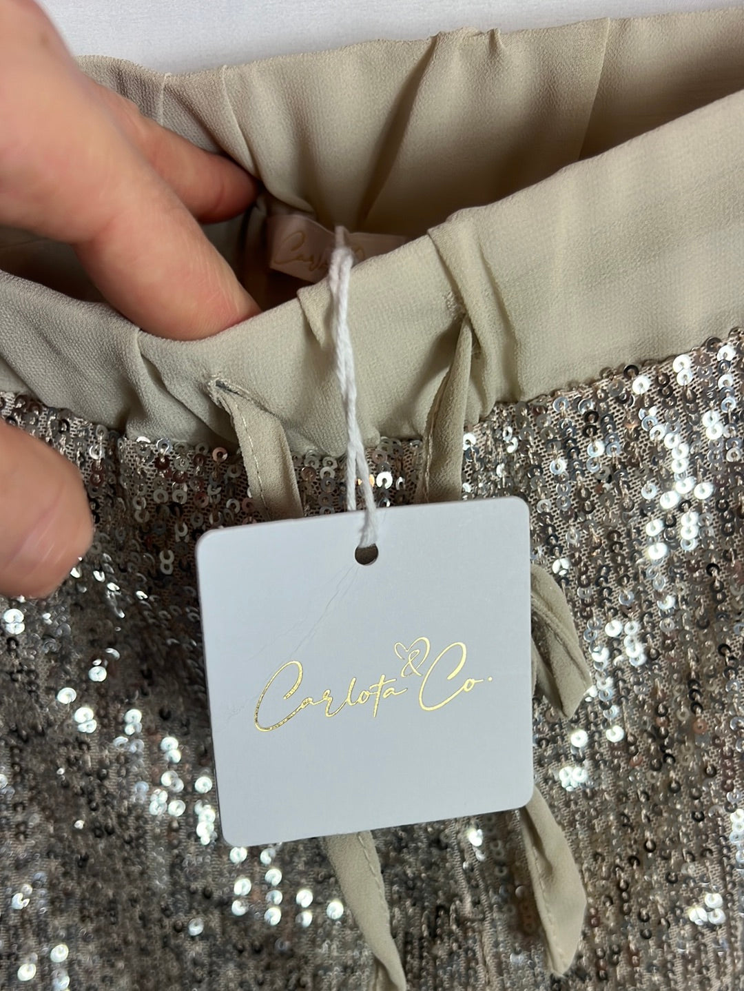 CARLOTA & CO. Pantalón mini lentejuelas fluido. TU (M)