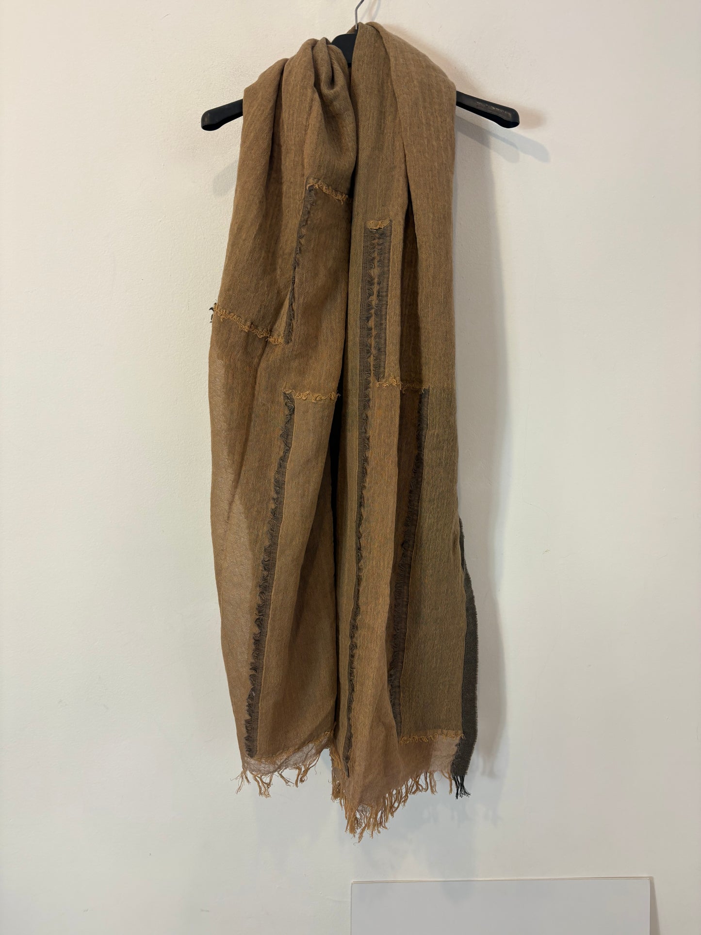 ZADIG & VOLTAIRE. Pañuelo tonos tierra