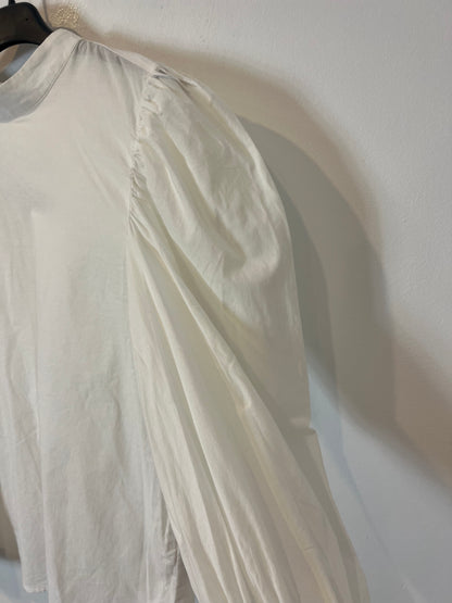 SCALPERS. White blouse with sleeve detail. TM