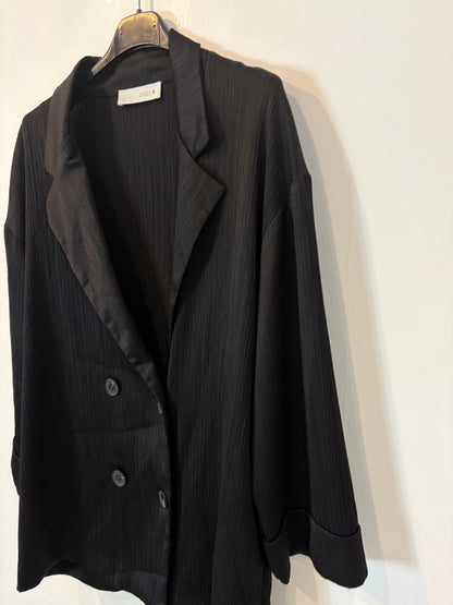 ZARA. Total look negro fluido