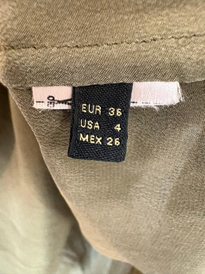 MASSIMO DUTTI. Top verde seda bordados