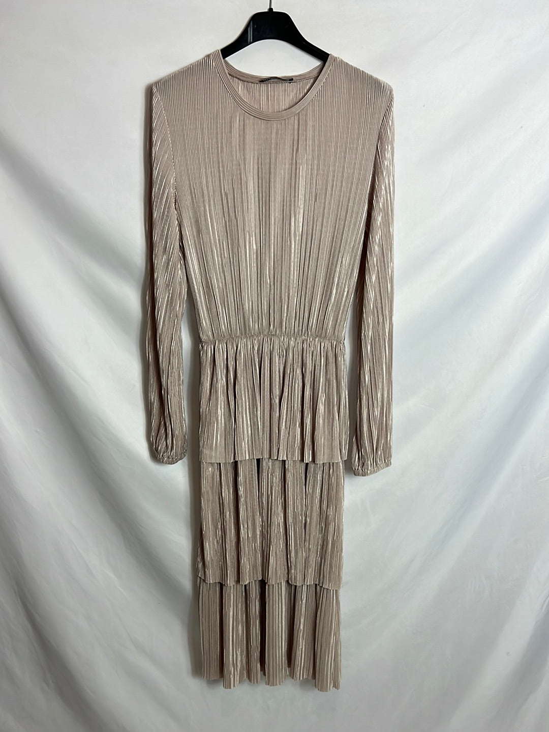 ZARA. Champagne-colored pleated midi dress. TM