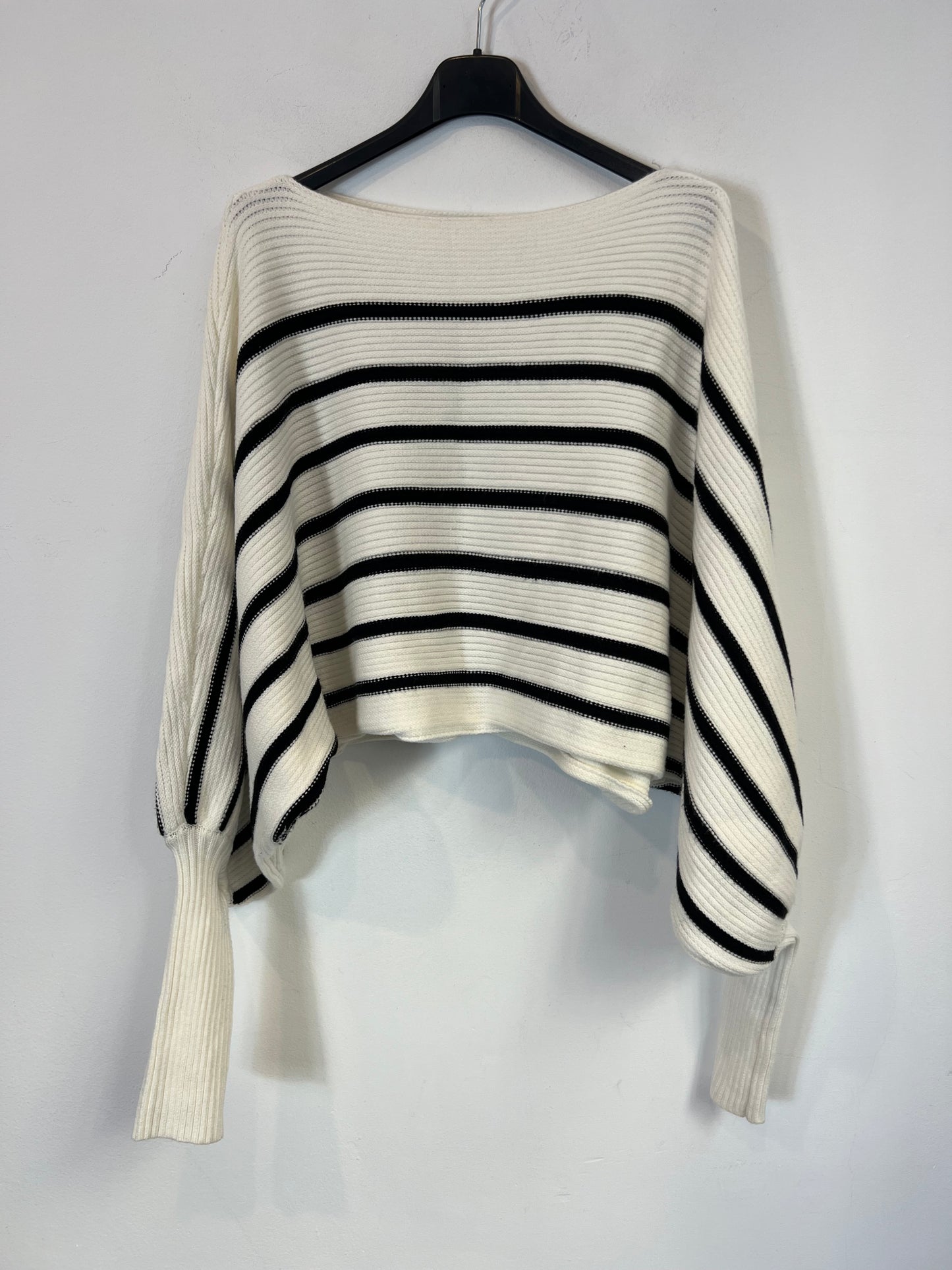 JUSTFAB. Striped jersey with sleeve detail. TS