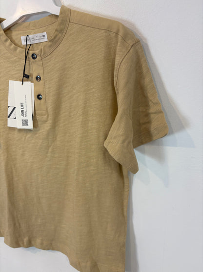 ZARA. Camiseta beige botones. T 7 años