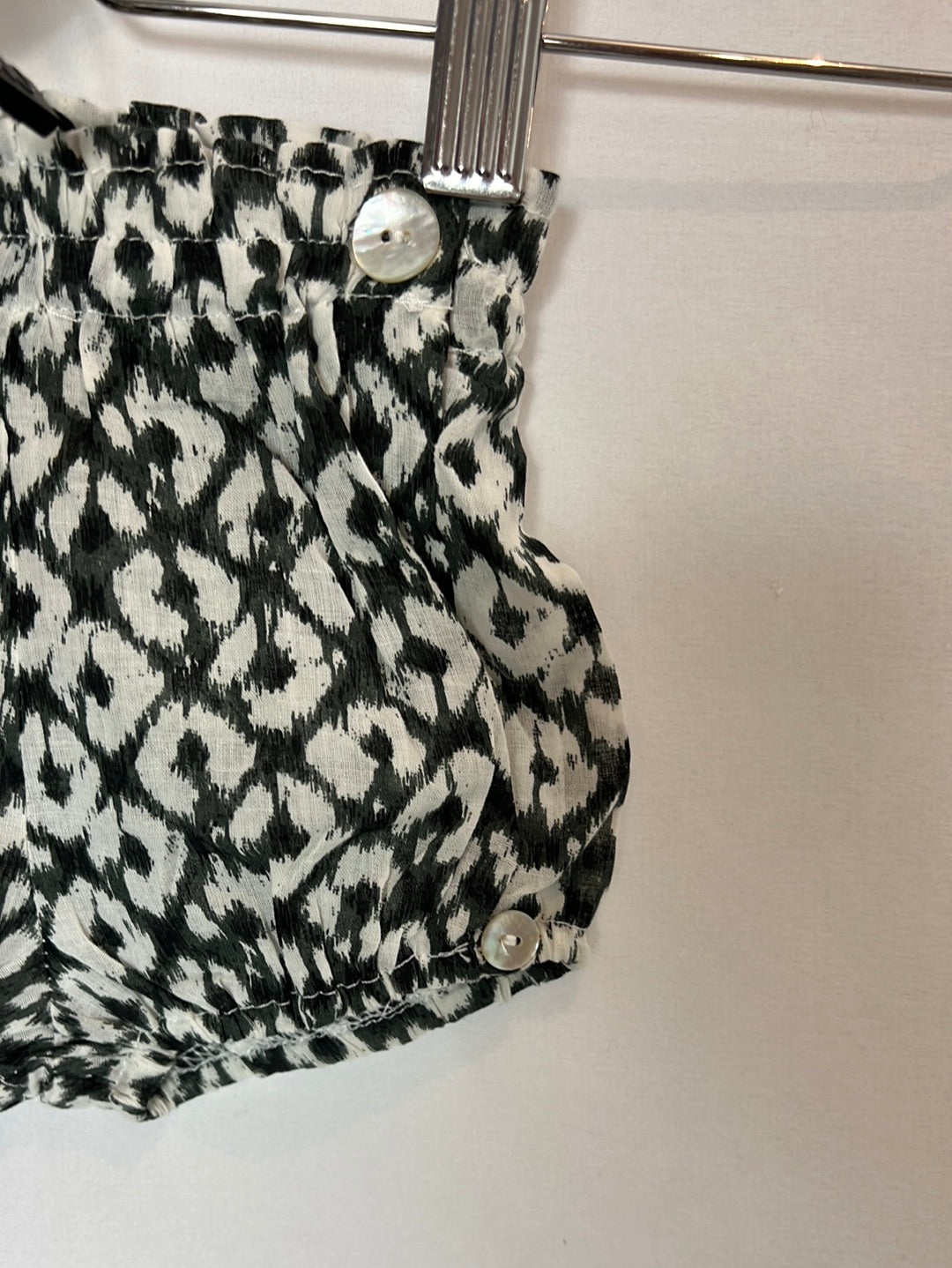 OMINI. Printed diaper cover with mother-of-pearl buttons. Size 0 months