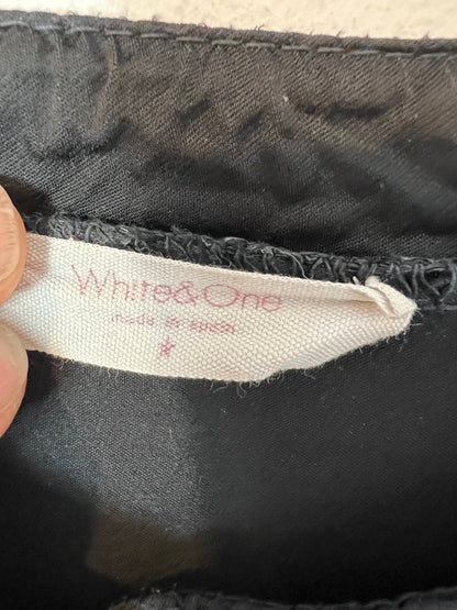 WHITE&ONE. Blusa negra fluida TU(S/M)