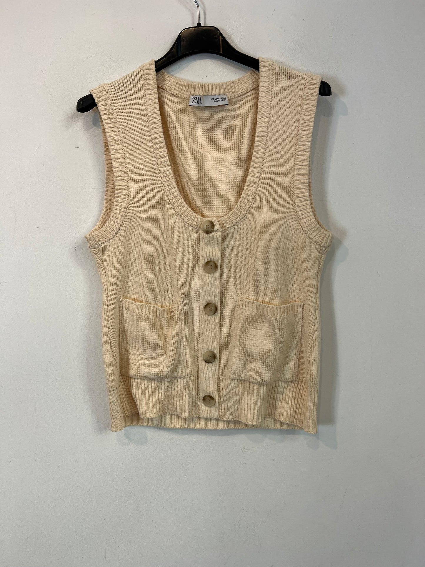 ZARA. Chaleco beige punto abotonado  T.s