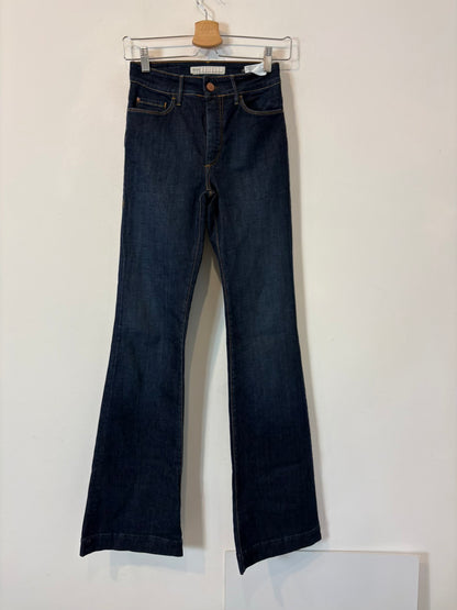 SALSA. Denim ligeramente acampanado