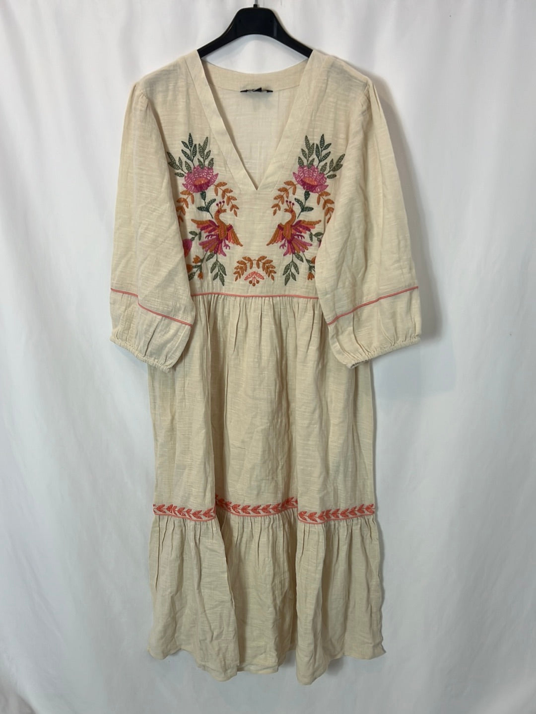 CORTEFIEL. Beige embroidered Ts dress