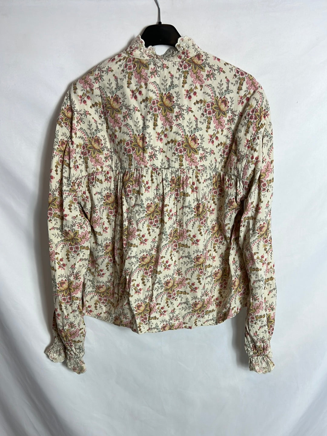 OTRAS. Blusa beige textura flores. T S