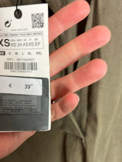 ZARA. Vestido verde caqui  estilo kaftan. T XS