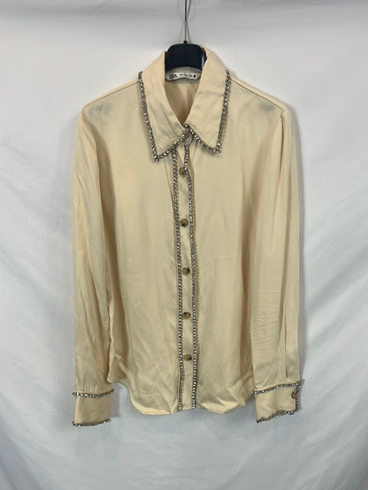 ZARA. Blusa beige pedrería T.s