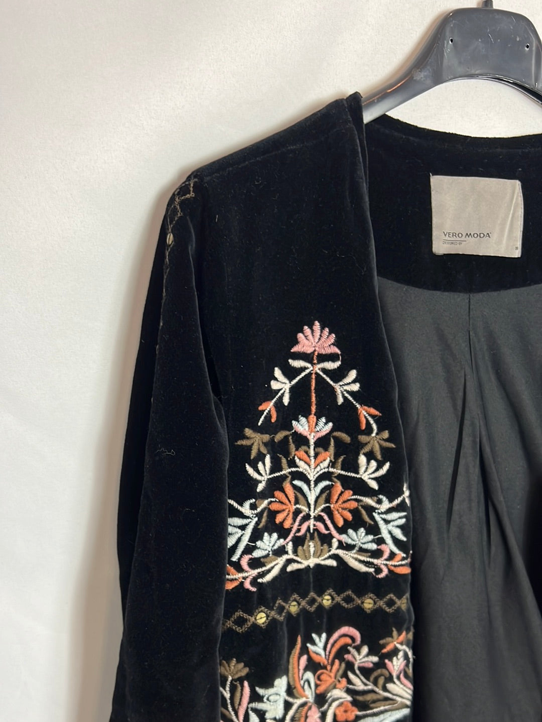 VERO MODA. Chaqueta bordada terciopelo T.36