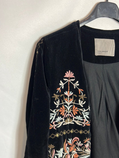 VERO MODA. Chaqueta bordada terciopelo T.36