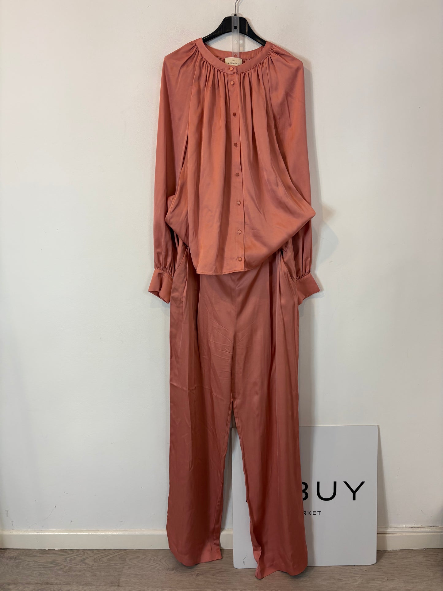 SÉZANE.Conjunto rosa satinado fluido