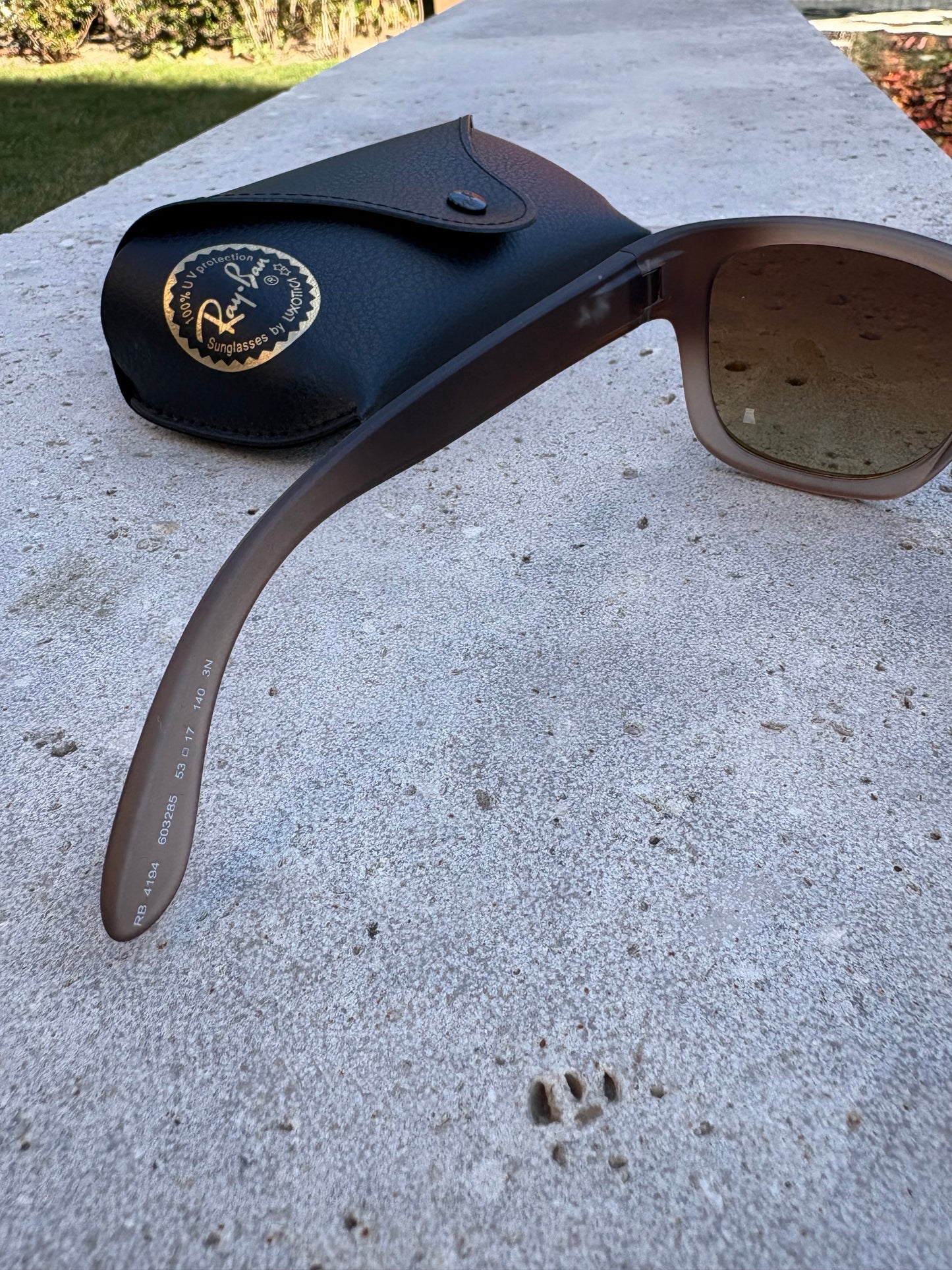 RAYBAN. Gafas de sol mate