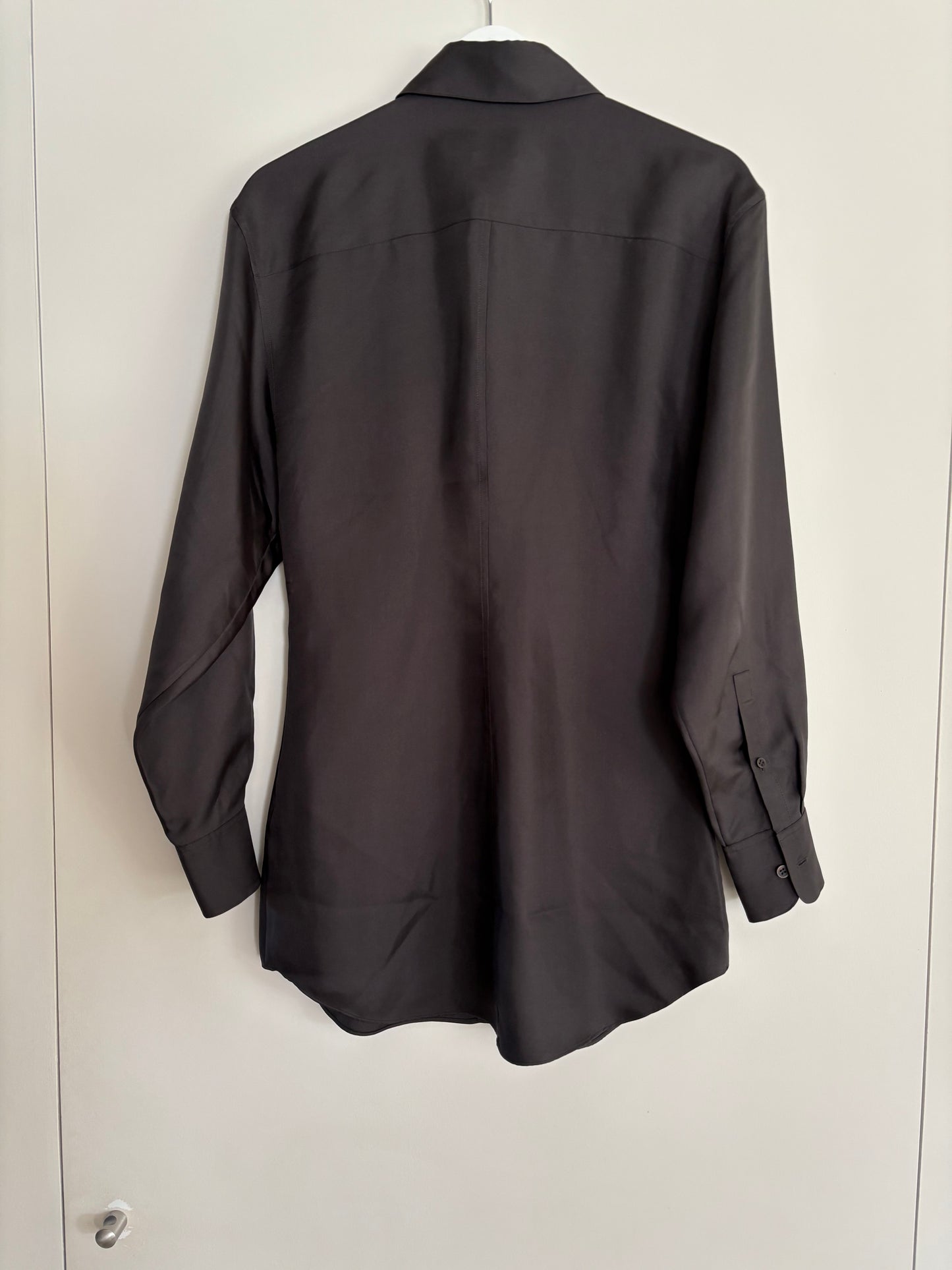 MASSIMO DUTTI Limited Edition. Camisa satinada  fluida