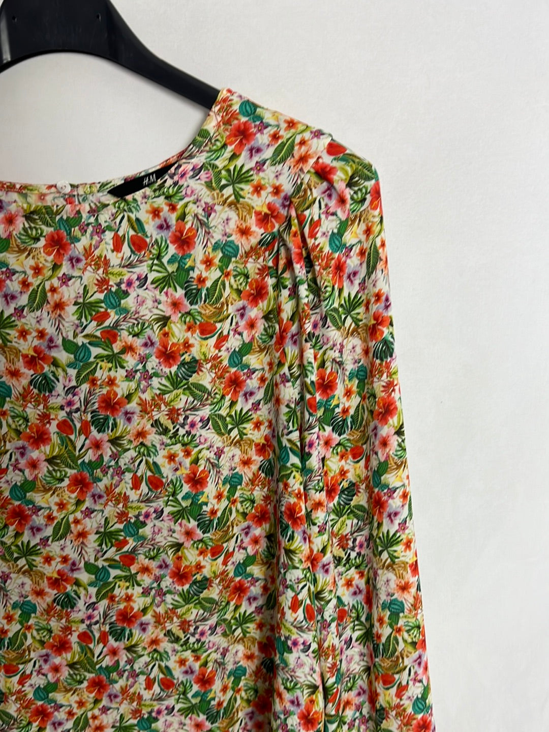 H&M. Blusa flores manga larga. T XS