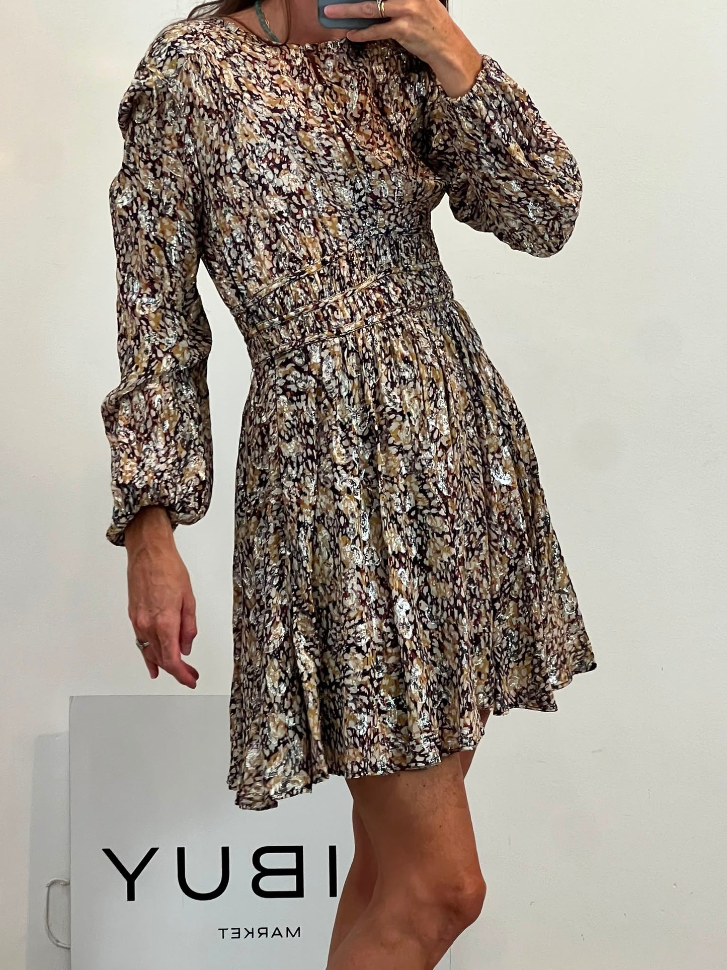 MAJE. Vestido corto estampado vuelo