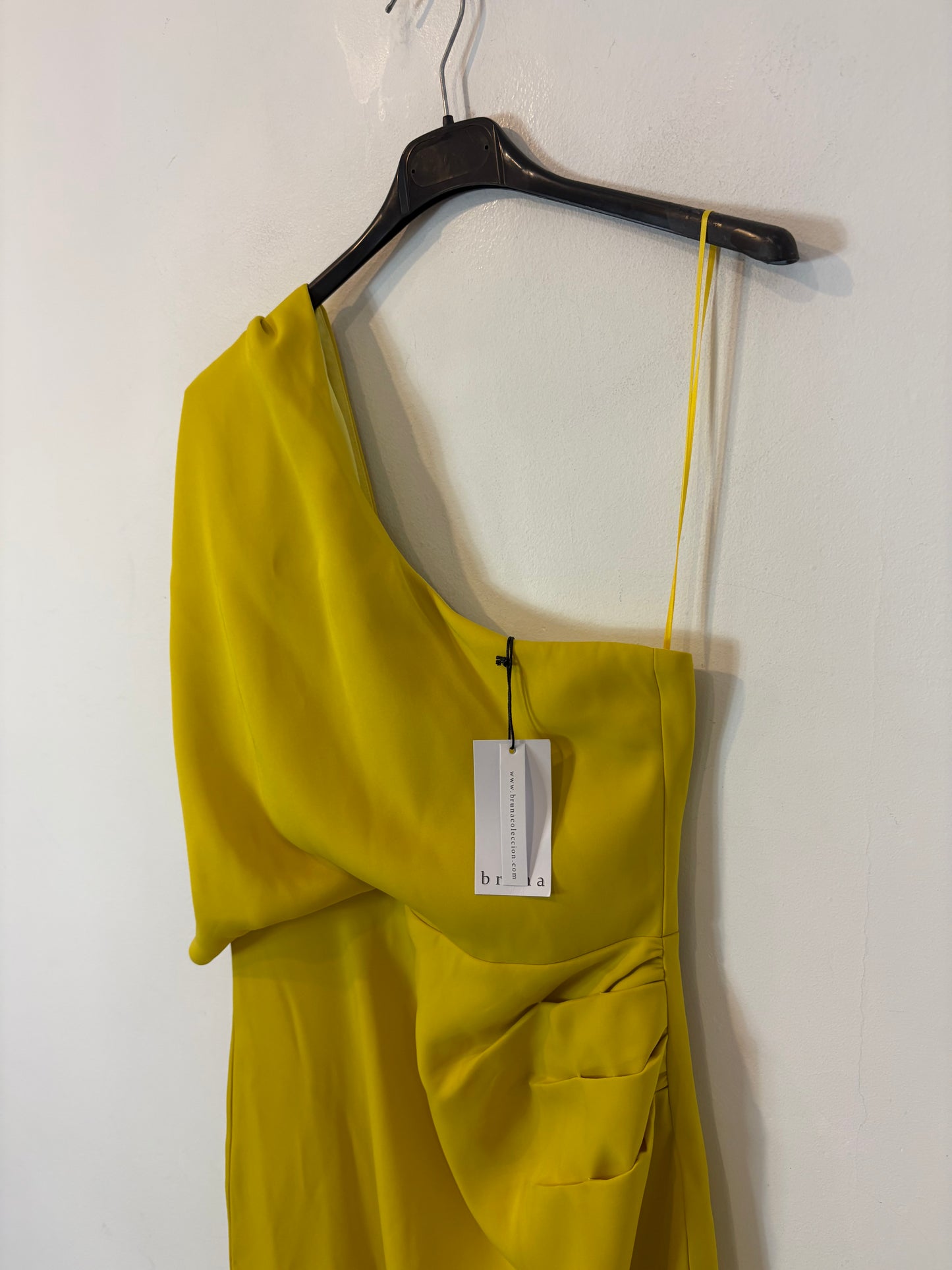 BRUNA. Vestido midi pistacho