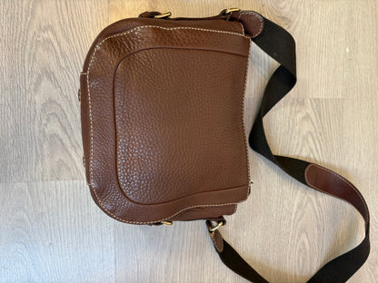 CAROLINA HERRERA. Bolso marrón piel asa regulable