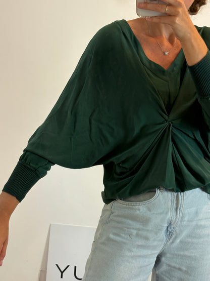 ADOLFO DOMINGUEZ. Blusa verde seda. T 40