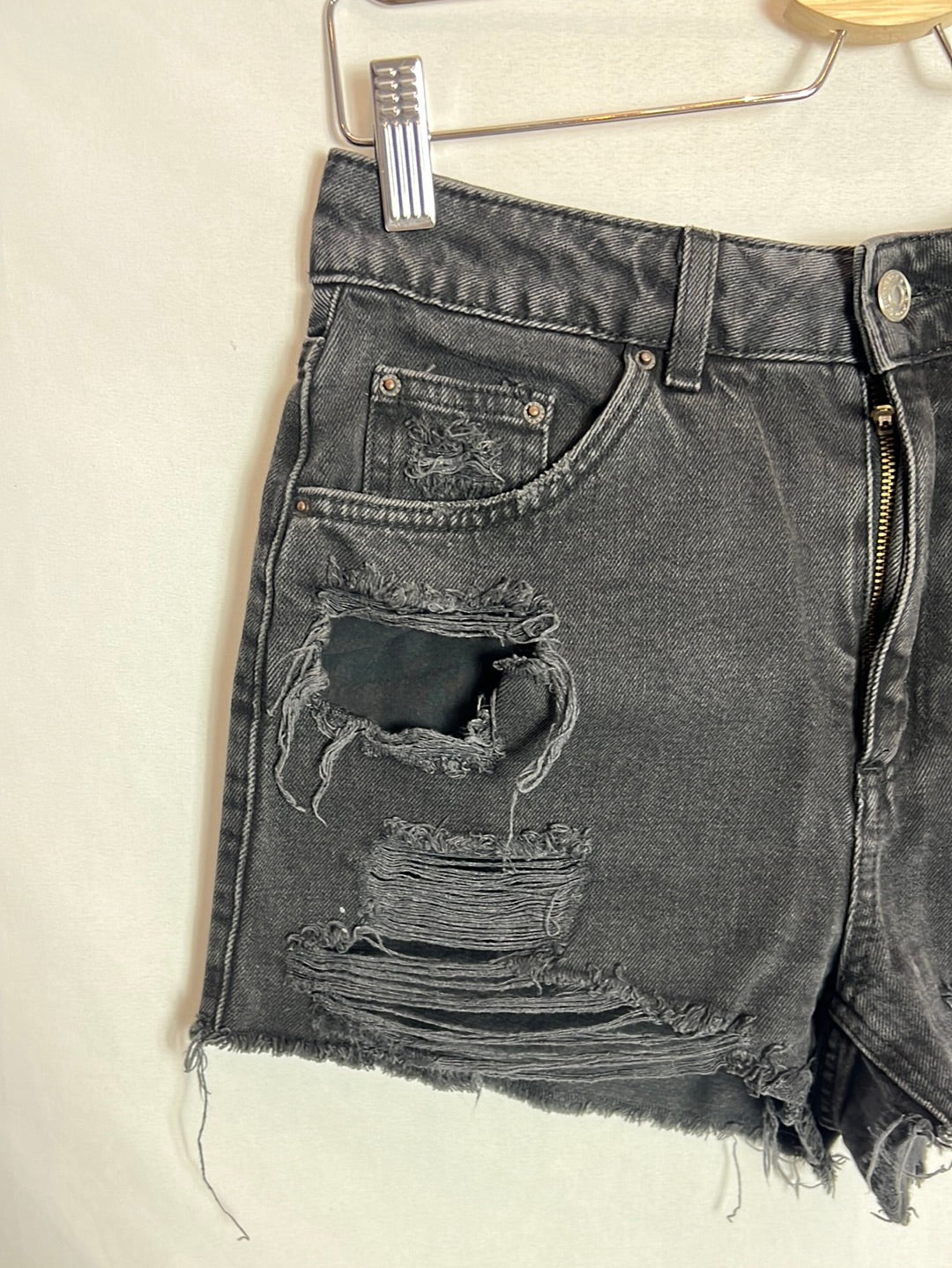 TOPSHOP. Denim corto rotos negro . T38