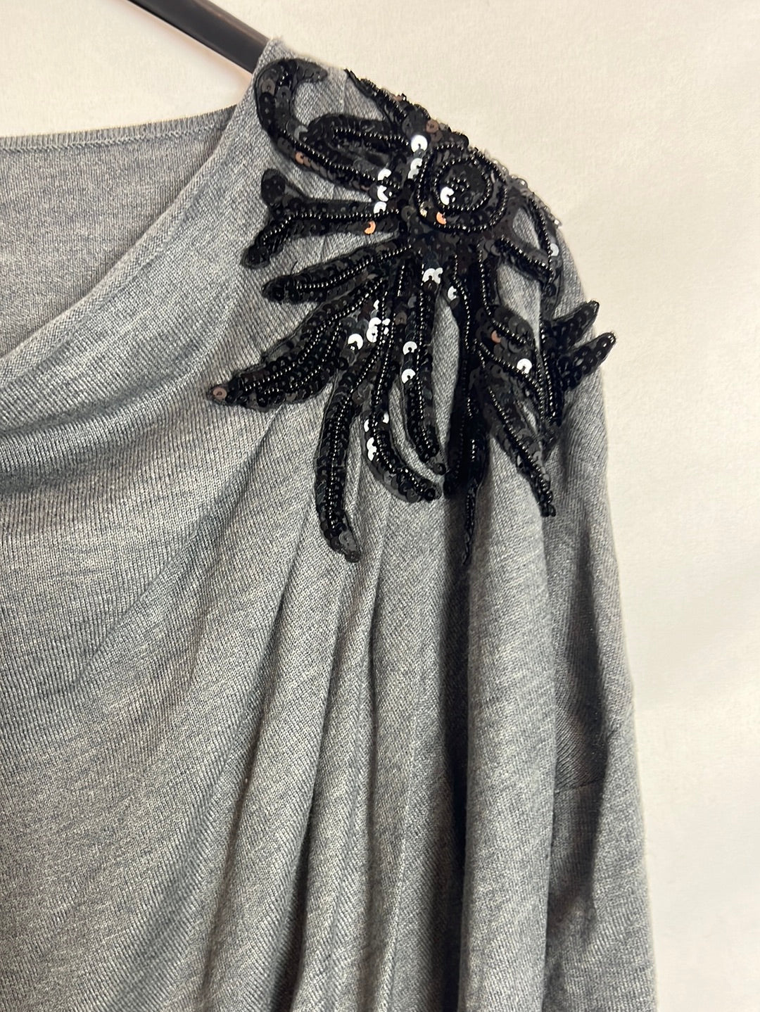 ZARA. Jersey gris detalle hombros. TM