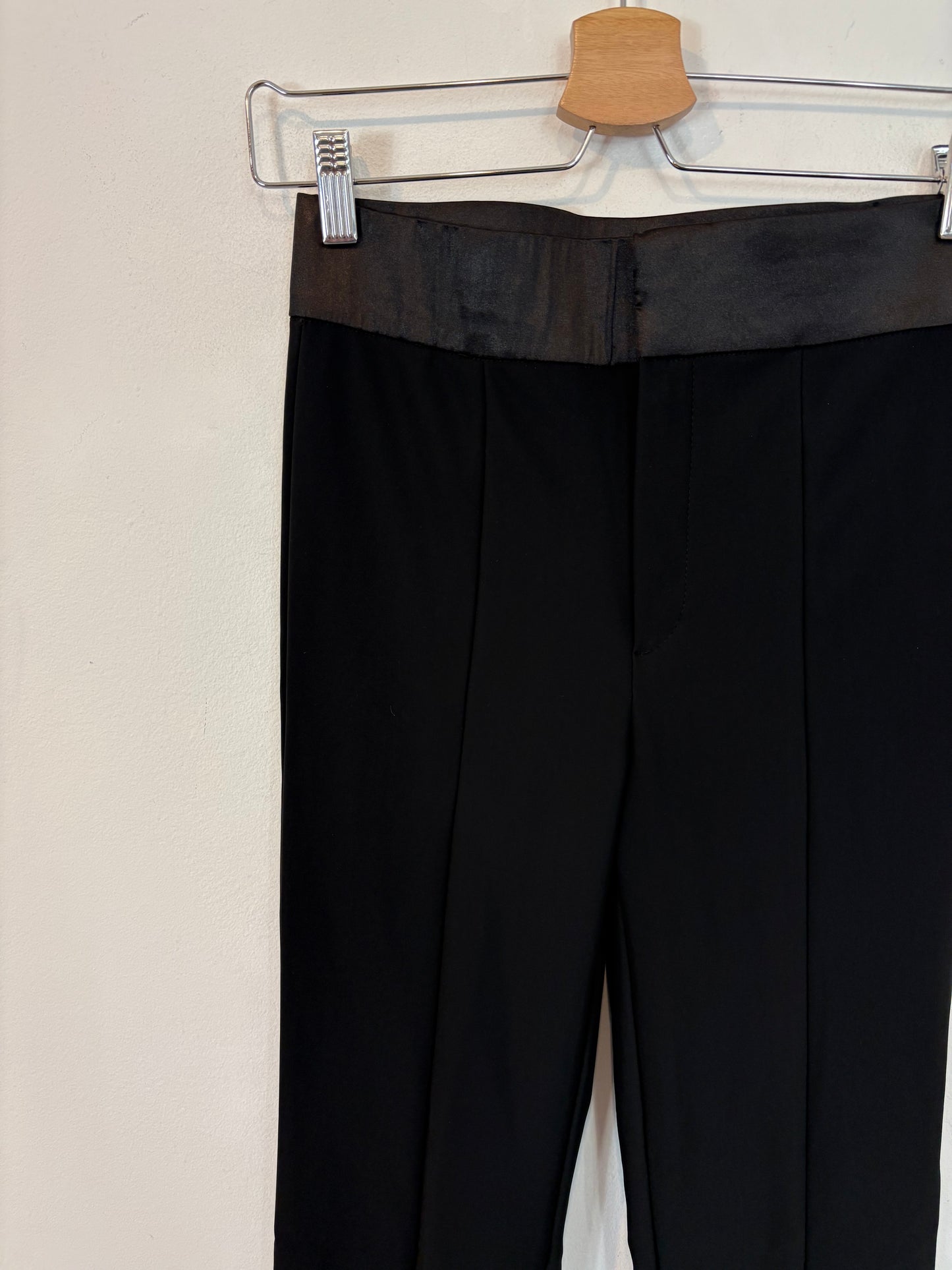 ZARA. Pantalón negro elástico cintura satinada