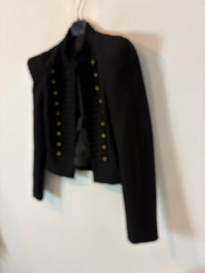 ZARA. Chaqueta negra detalle botones y hombreras