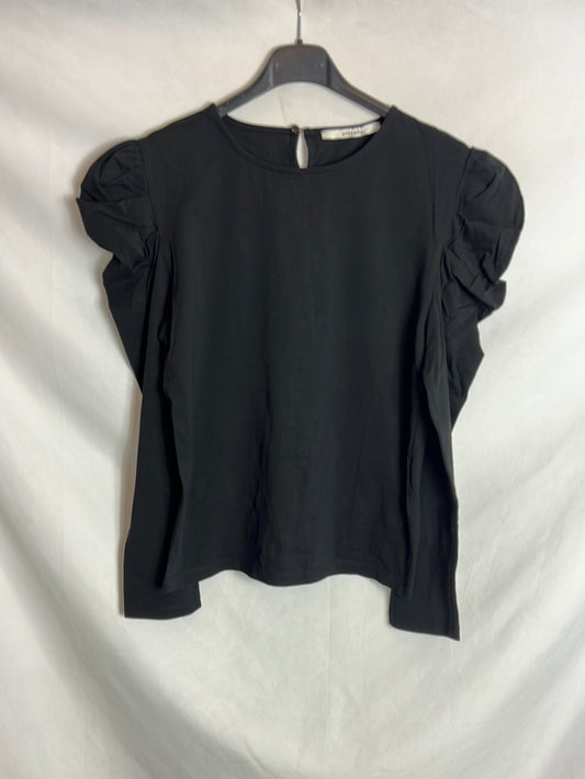 UTERQÜE. Camiseta elástica negra detalle hombros. T L