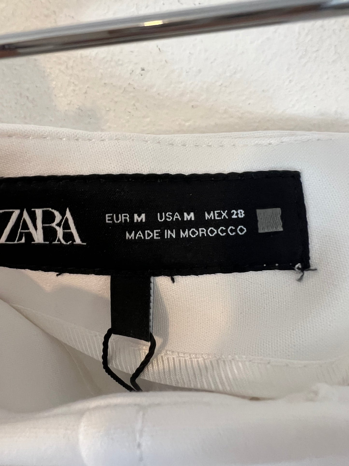 ZARA. Pantalón corto blanco costuras. T M