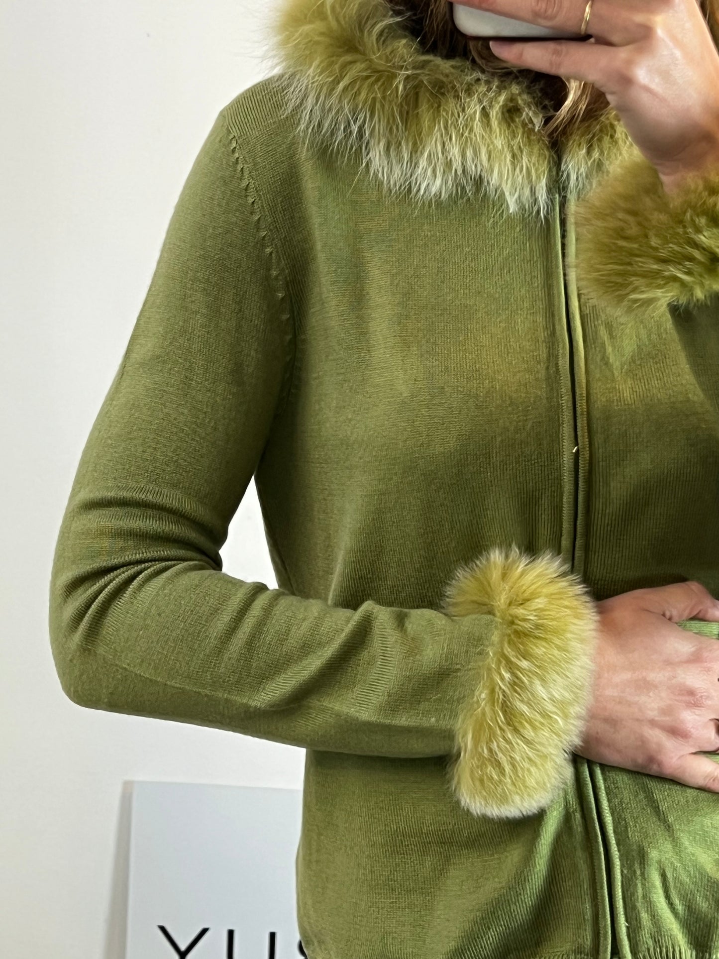 OTRAS. Chaqueta punto verde detalle pelo. T S