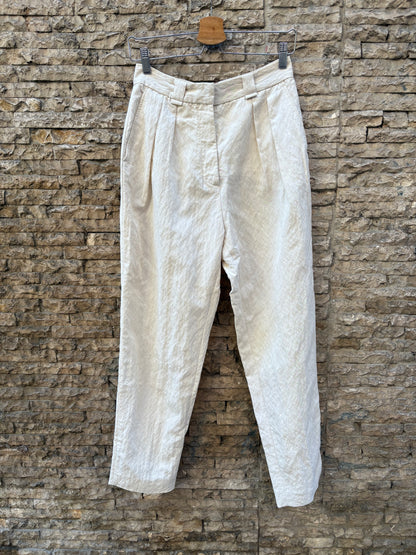 MASSCOB. Pantalón pinzas beige textura